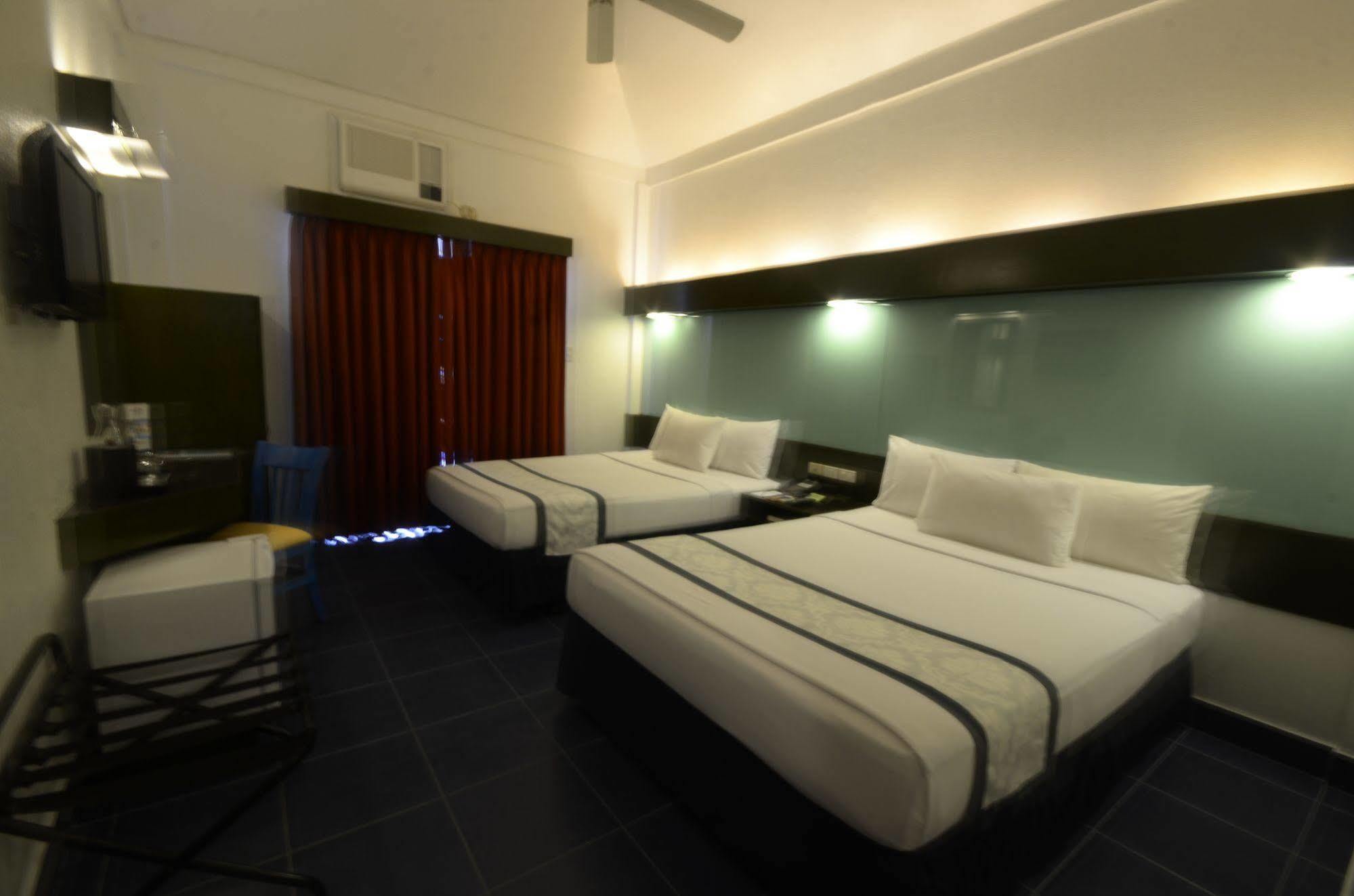 Microtel By Wyndham Puerto Princesa Eksteriør billede